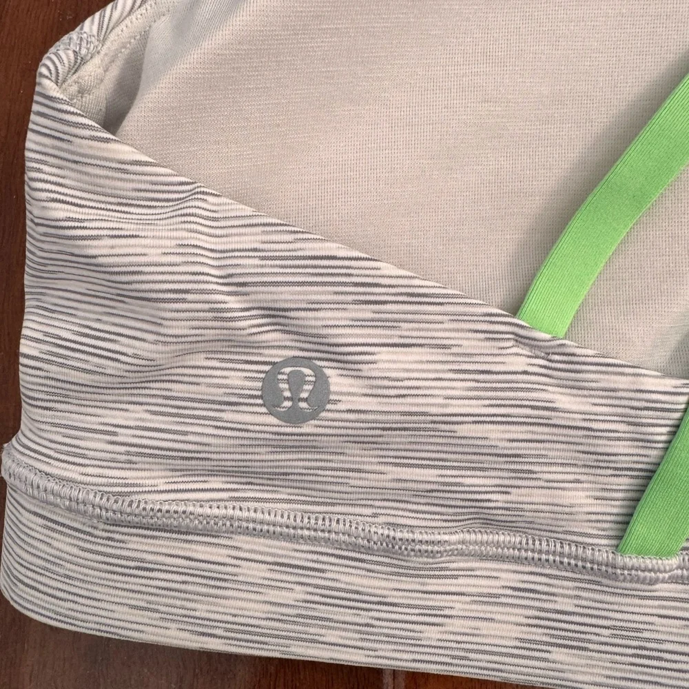 Lululemon Energy Sports Bra size 8 - Picture 5 of 6